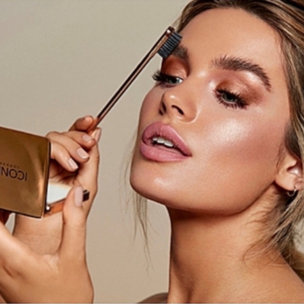 ICONIC London Brow Silk & Brush Bundle 
NEW